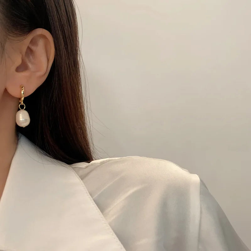 PONYKISS Women's Geometric Hoop Earrings Freshwater Pearl Pendant Gold ET6311G
